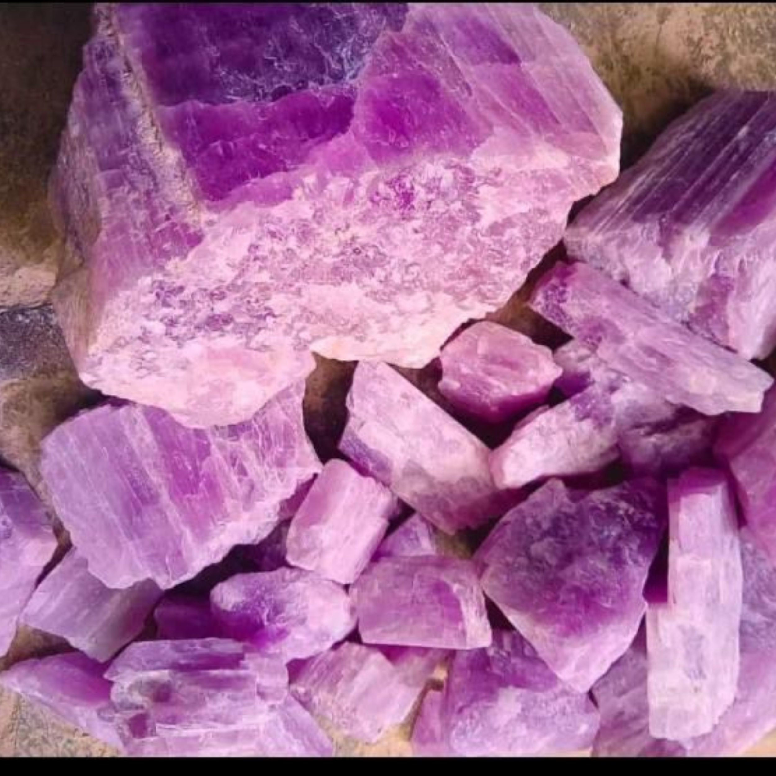 Kunzite ore